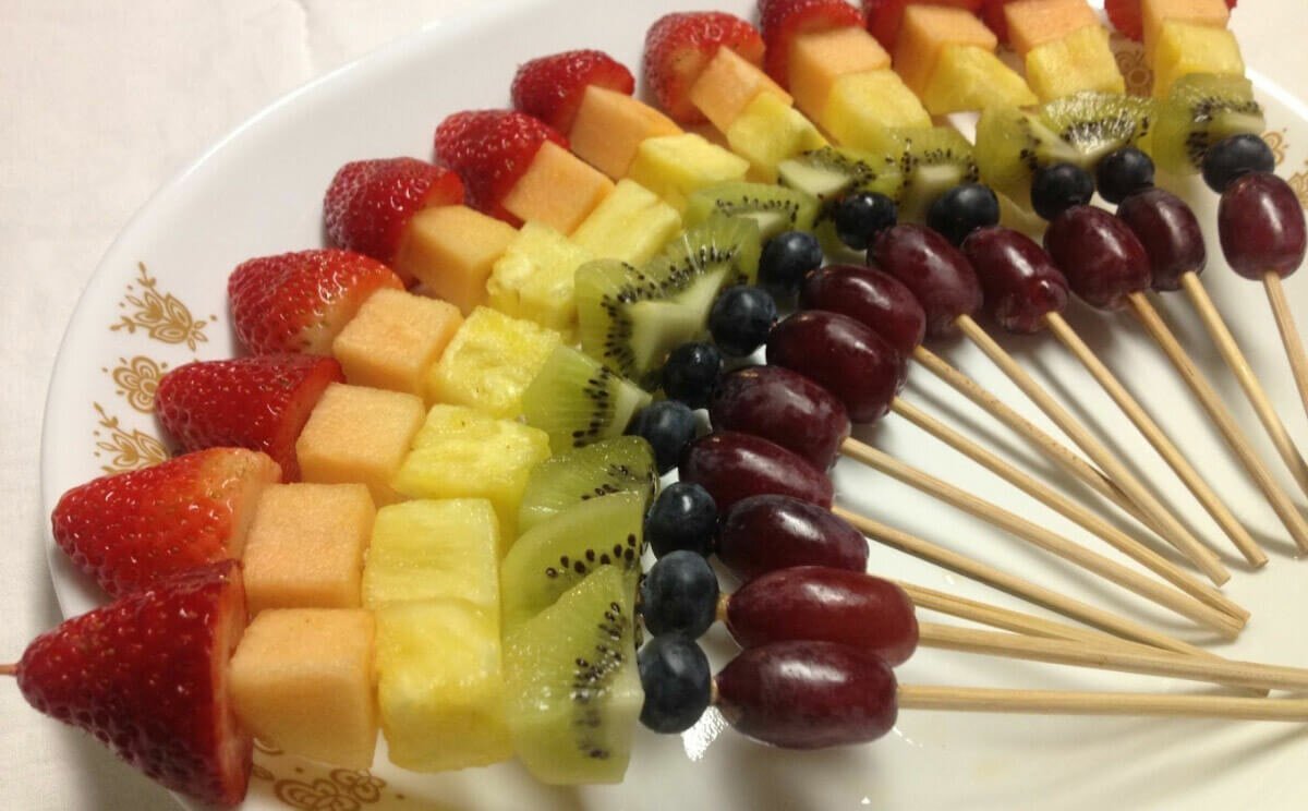 Шпажки фруктовые для детей на день рождения