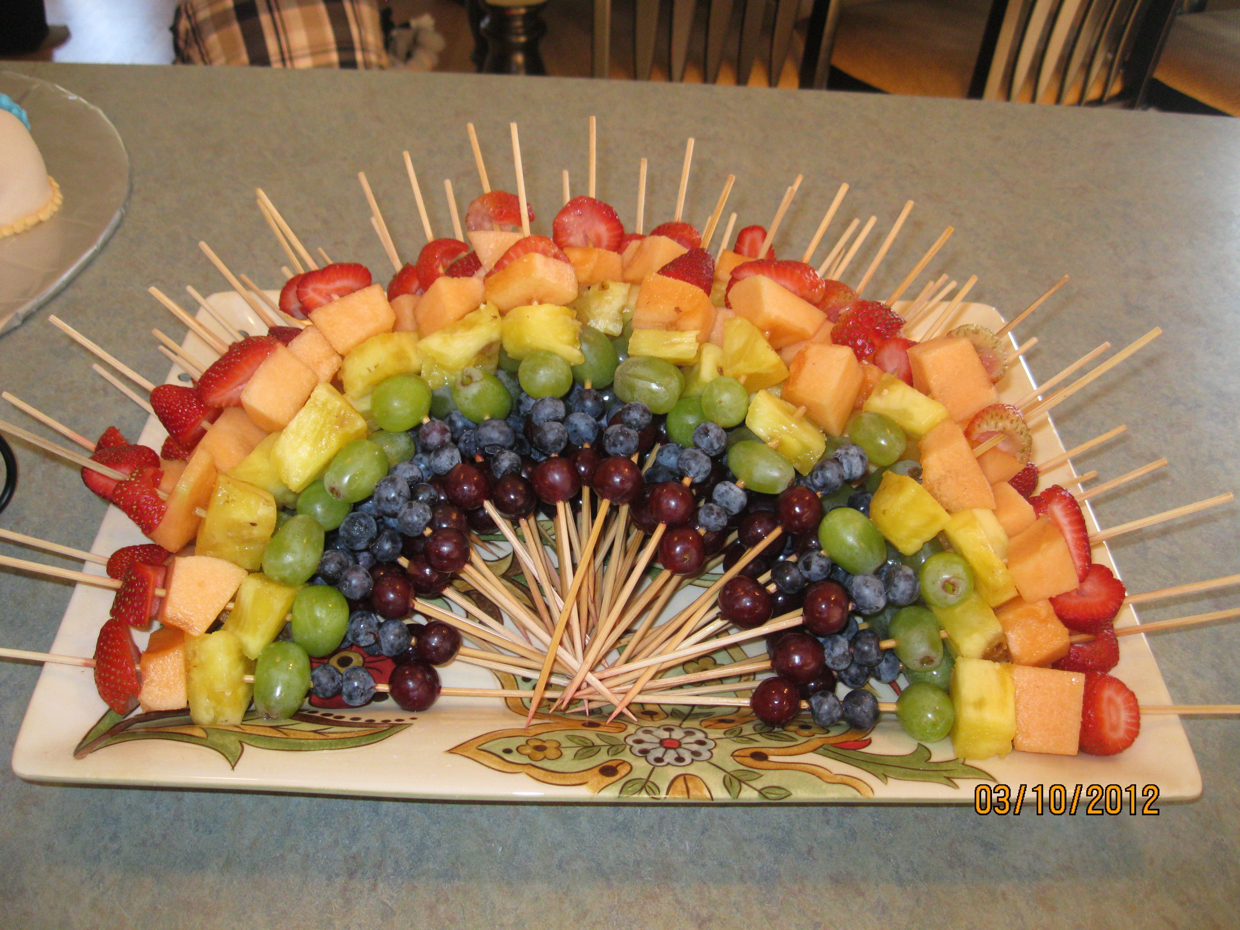 Шпажки фруктовые для детей на день рождения