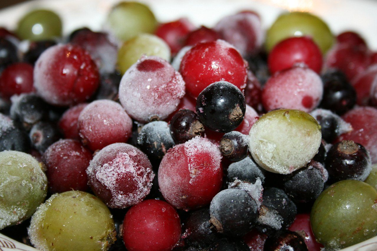 Заморозка фруктов. Замороженные фрукты. Замораживание плодов и овощей. Мороженые ягоды. Быстро замороженые плоды и ягоды.