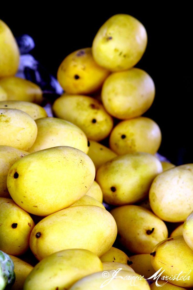 Желтые фрукты названия. Жёлтый Южный фрукт Крыма. Манго фрукт желтый. Экзотические фрукты желтого цвета. Тропический фрукт желтого цвета.