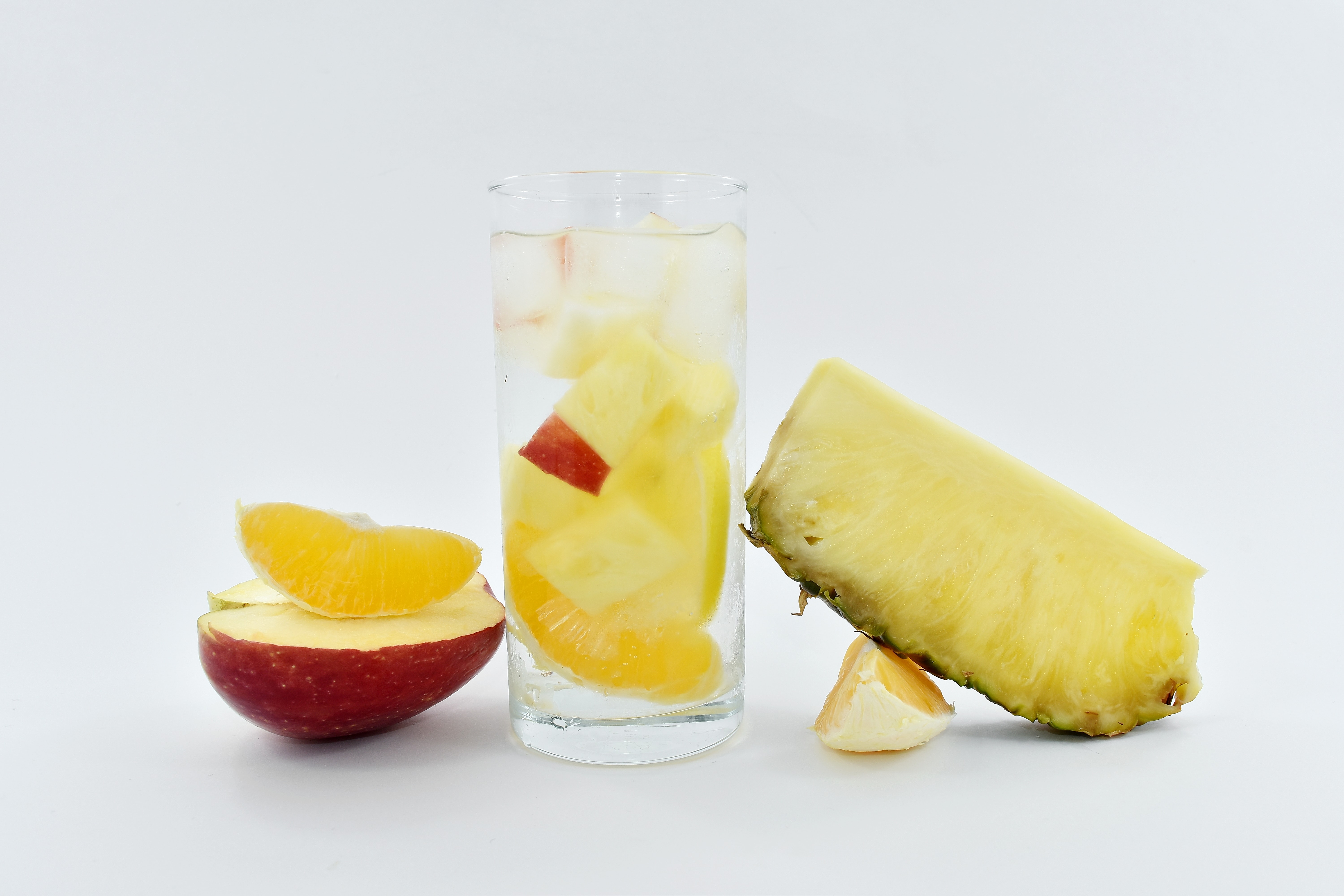 Фрукты с жирами. Сок фрукт драйв яблочный. Вода с яблочным соком. Ингредиенты в воду фрукты. Норвежская вода с фруктами.