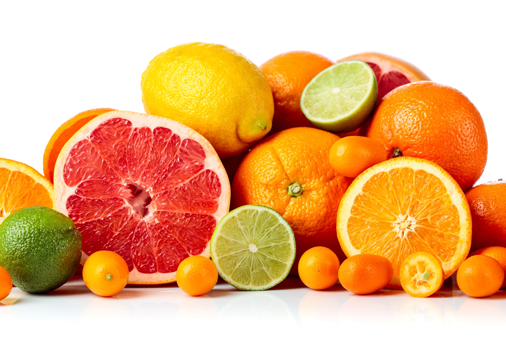 Апельсин в какое время есть. Цитрус мевалар. Апельсин мандарин грейпфрут. Апельсин мандарин лимон лайм грейпфрут и Свити. Цитрусовыеырукты.