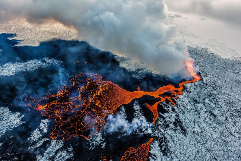 Извержение вулкана в Исландии 2020