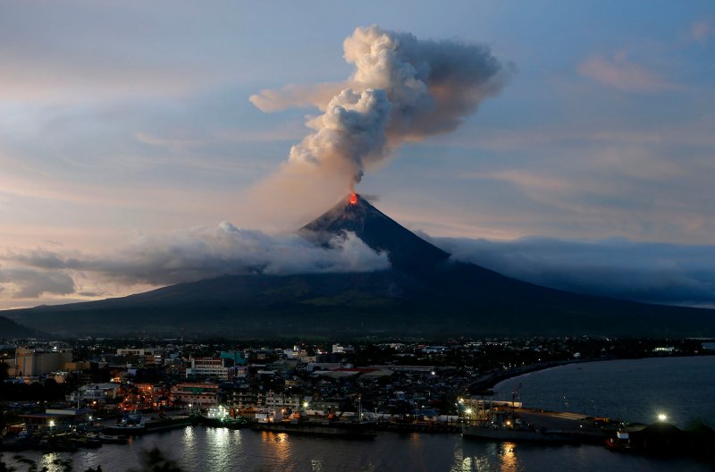 Извержение вулкана Майон Филиппины