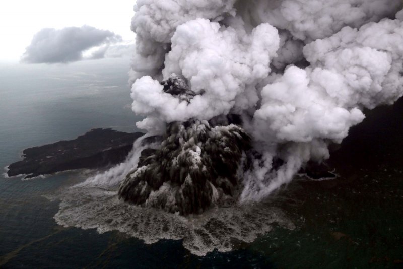 Взрыв вулкана Кракатау