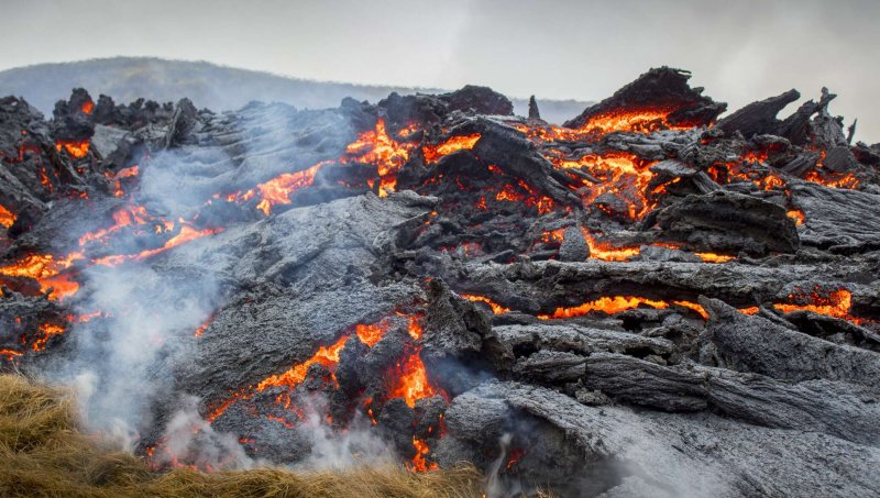 Извержение вулкана фаградальсфьядль в Исландии