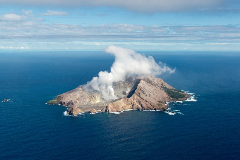 Вулкан в новой Зеландии 2500 метров название