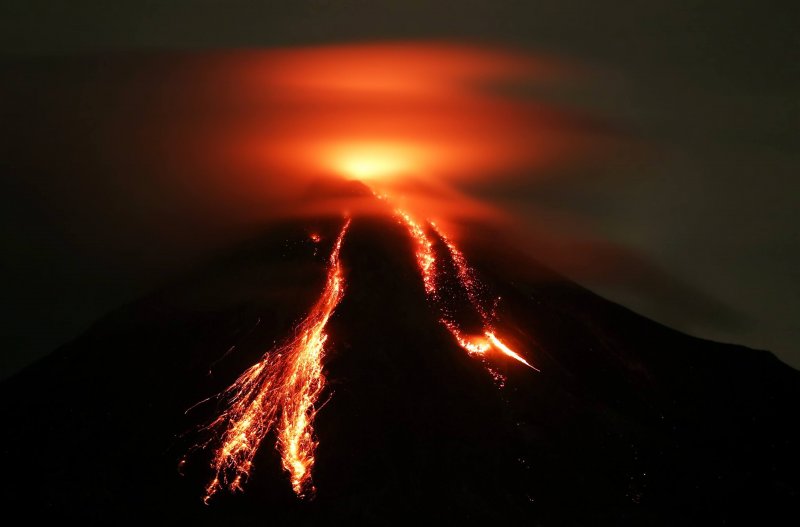 Извержение вулкана 4k