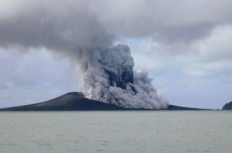 Извержение вулкана Хунга Тонга