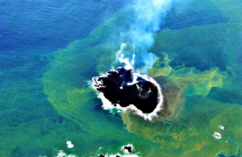 Вулканический остров в тихом океане