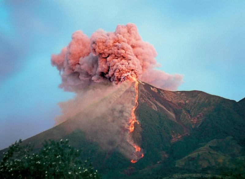 Извержение вулкана Фера