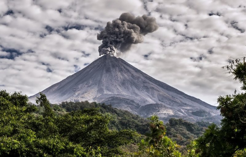 Содовый вулкан Танзания