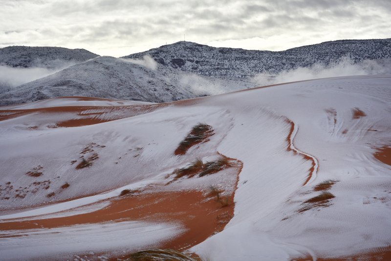 Снег в пустыне сахара выпал 18 февраля