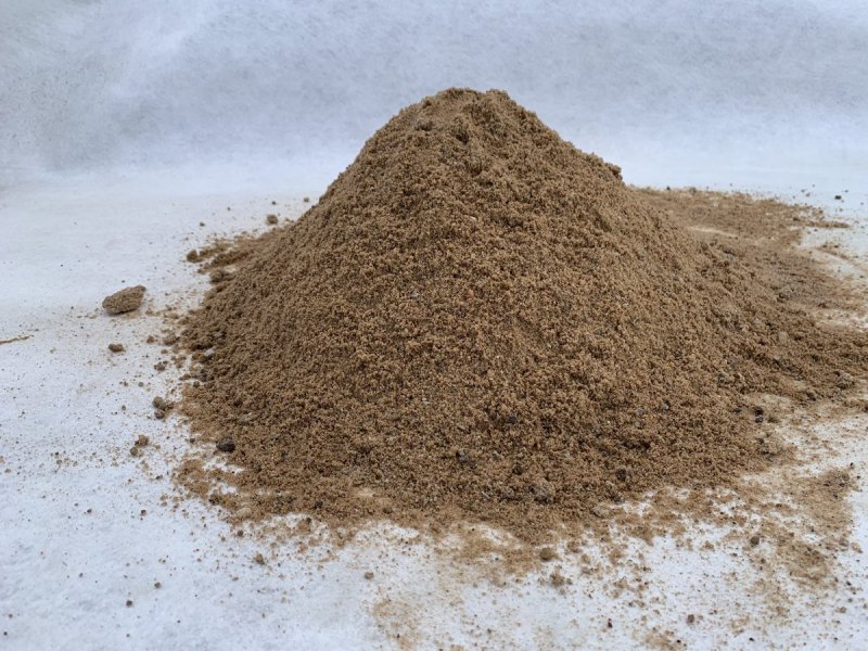 Много песка