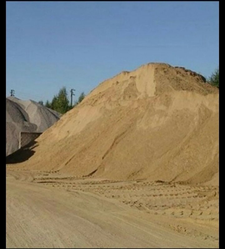 Огромная куча песка