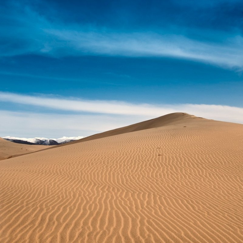 Чарские Пески с видом на горы
