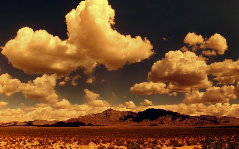 Облака в пустыне