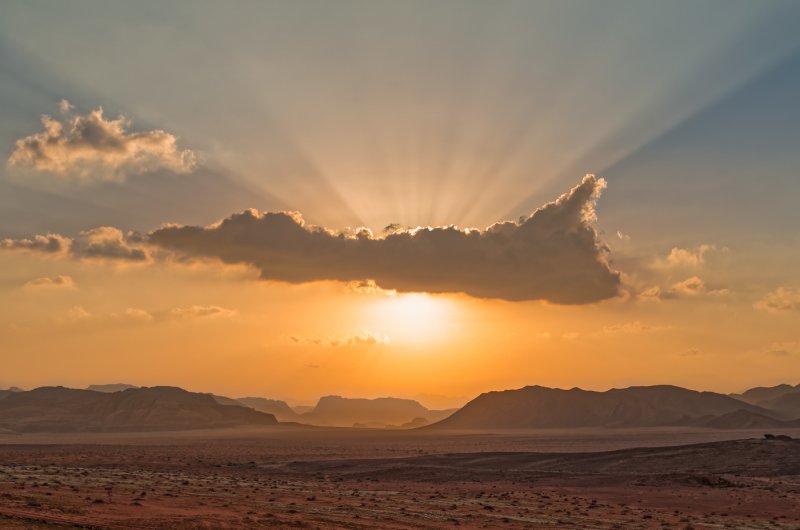 Заход солнца в пустыне