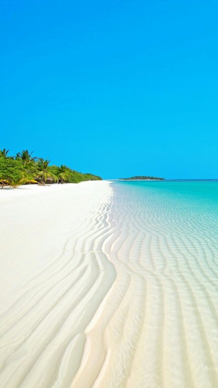 Остров с белым песком