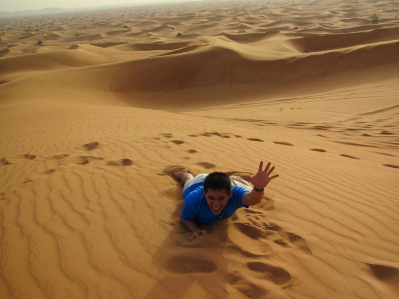 Зыбучий песок в пустыне