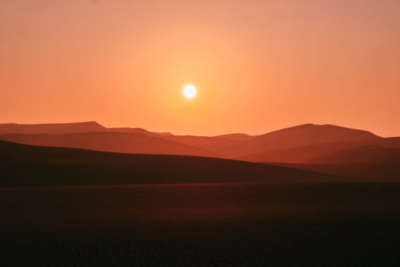 Вечернее небо в пустыне