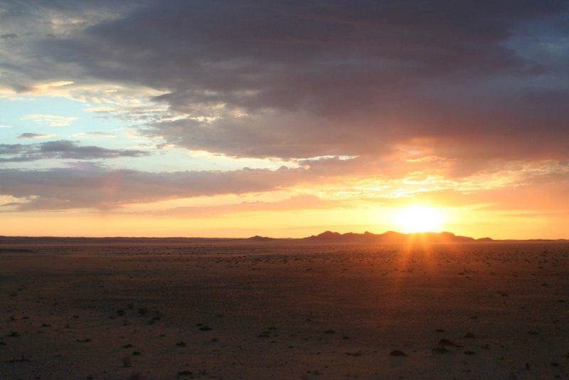 Вечернее небо в пустыне