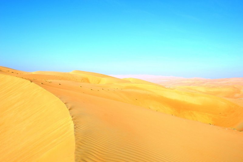 Желтый песок в пустыне