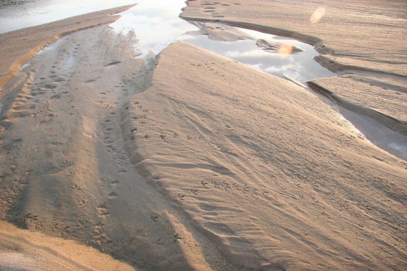 Речной песок на реке