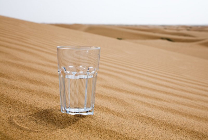 Песок в стакане