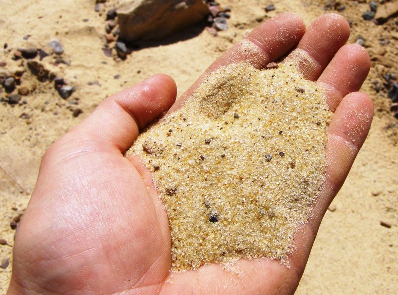 Бриллиант на песке