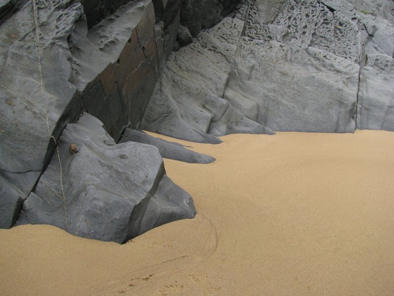 Гора песка с машиной