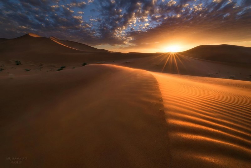 Красивый закат в пустыне