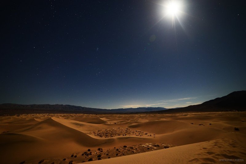 Луна над пустыней