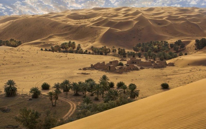 Пирамиды в Аравийской пустыне