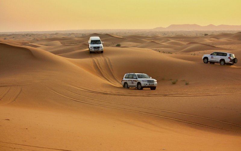 Пустыня Абу Даби Джипы