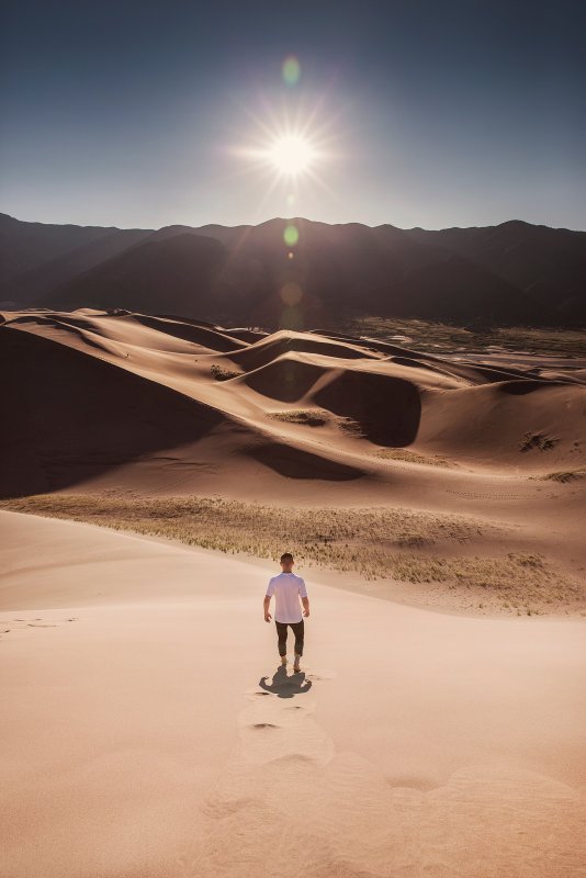 Человек в пустыне