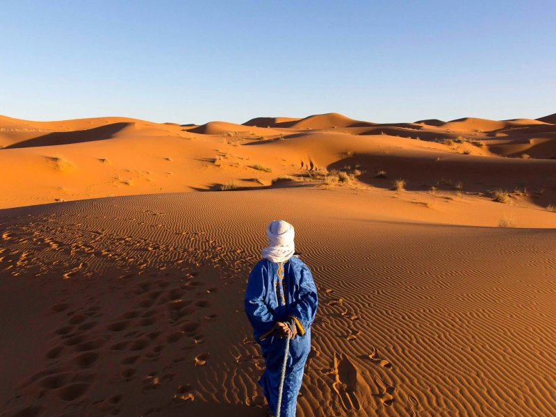 Человек в пустыне