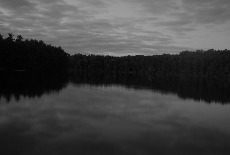 Темное озеро