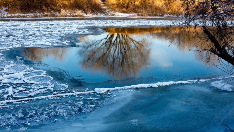 Лед реки Байкал