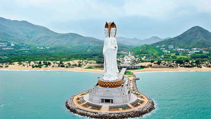 Остров Хайнань Китай статуя город