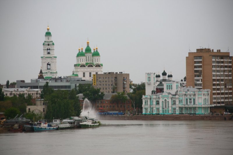 Остров большой Астрахань