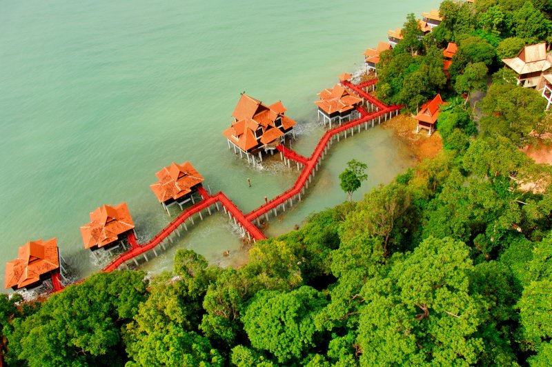 Малайзия остров Лангкави черный пляж