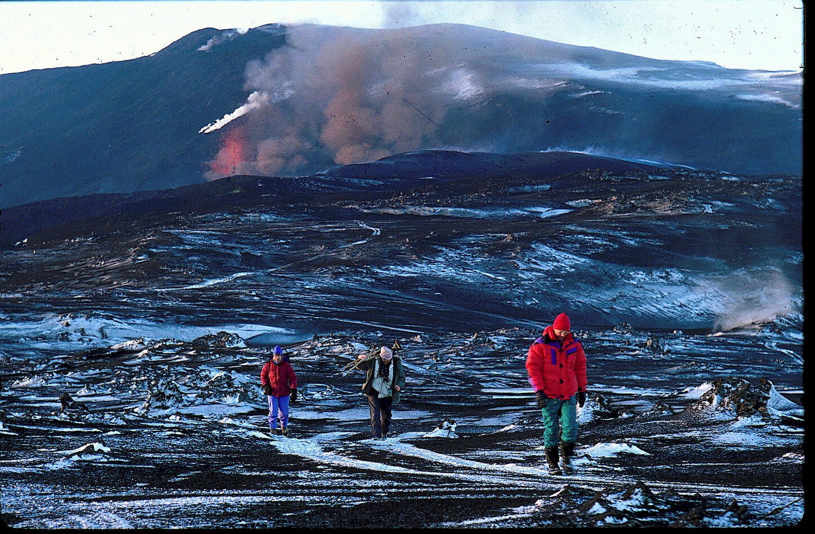 Почему в исландии большое количество вулканов. Вулкан Гекла извержение. Исландия Гекла. Рейкьявик вулкан. Извержение вулкана Гекла в 2000 году.