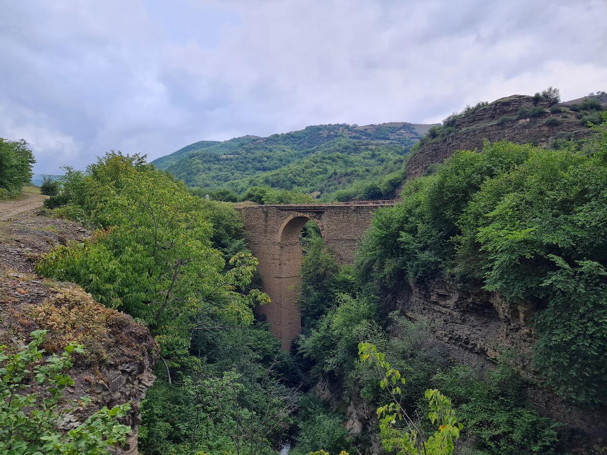 Кужникский природный мост в дагестане
