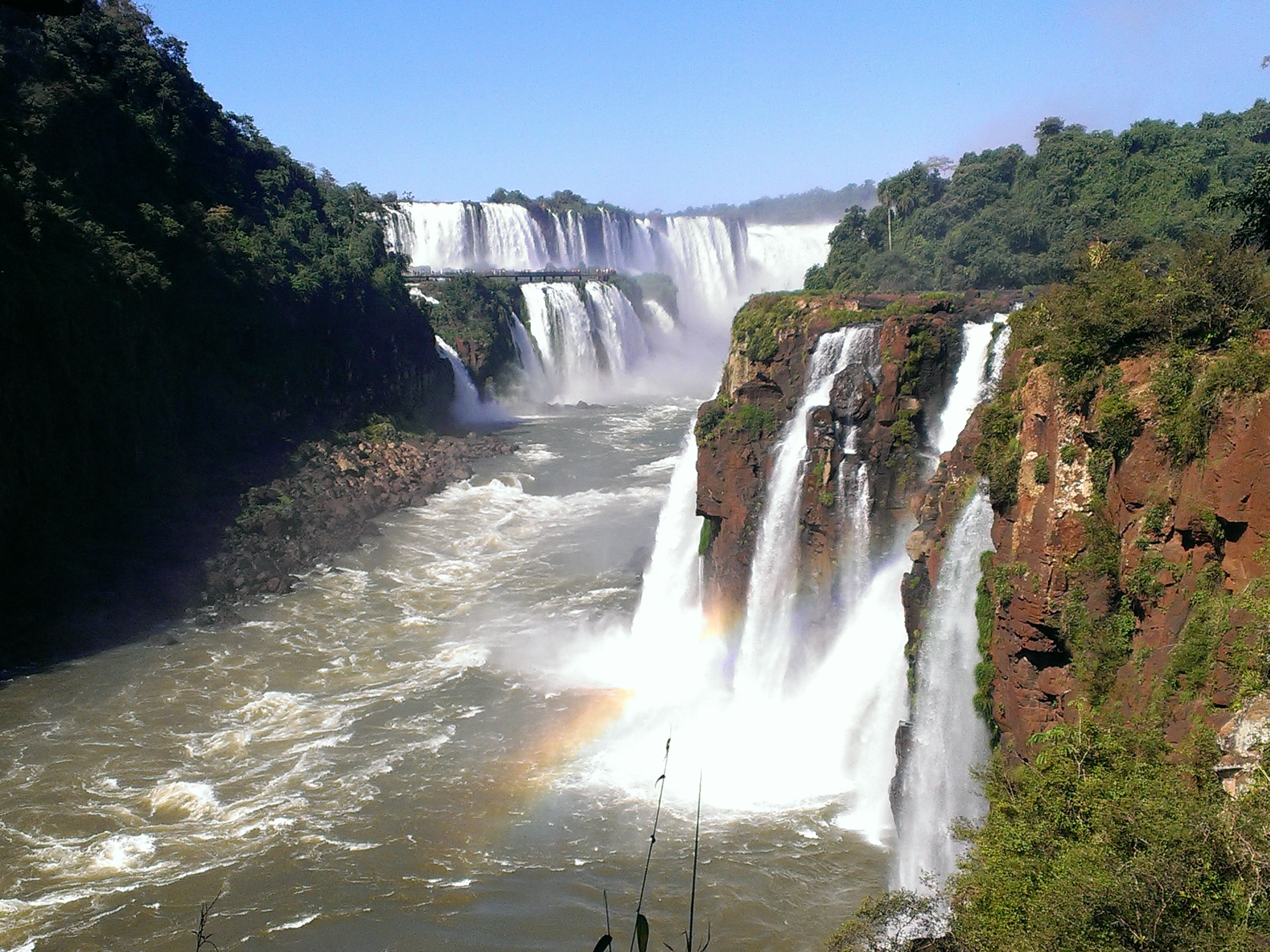 Водопад Игуасу, граница Бразилия–Аргентина