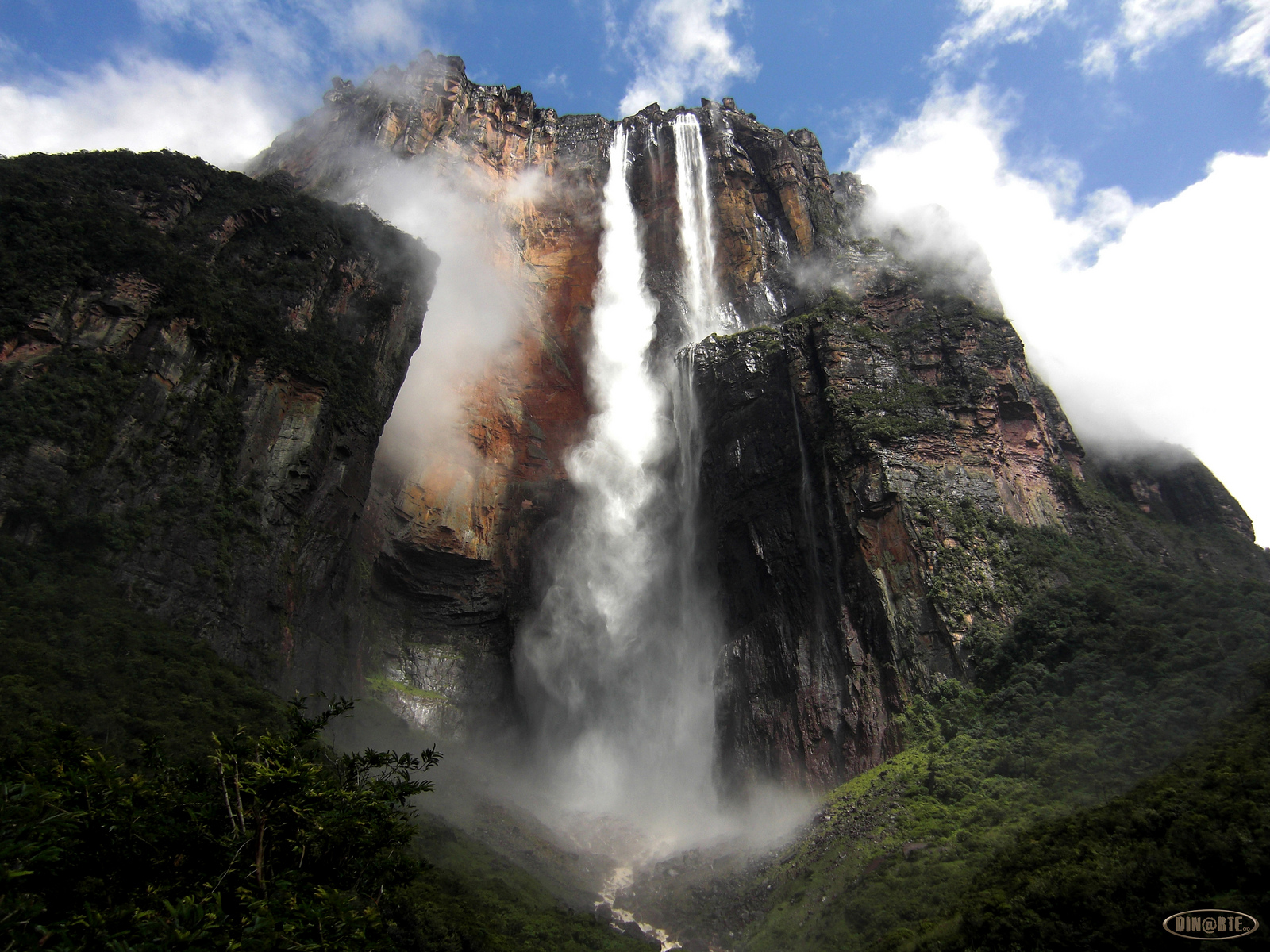 Водопады по высоте в мире. Водопад Анхель. Водопад Анхель снизу. Водопад Анхель Венесуэла. Водопад сальто Анхель Венесуэла.