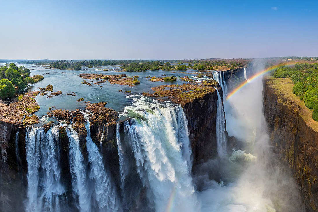 Водопад Виктория на реке Замбези, граница Замбии и Зимбабв