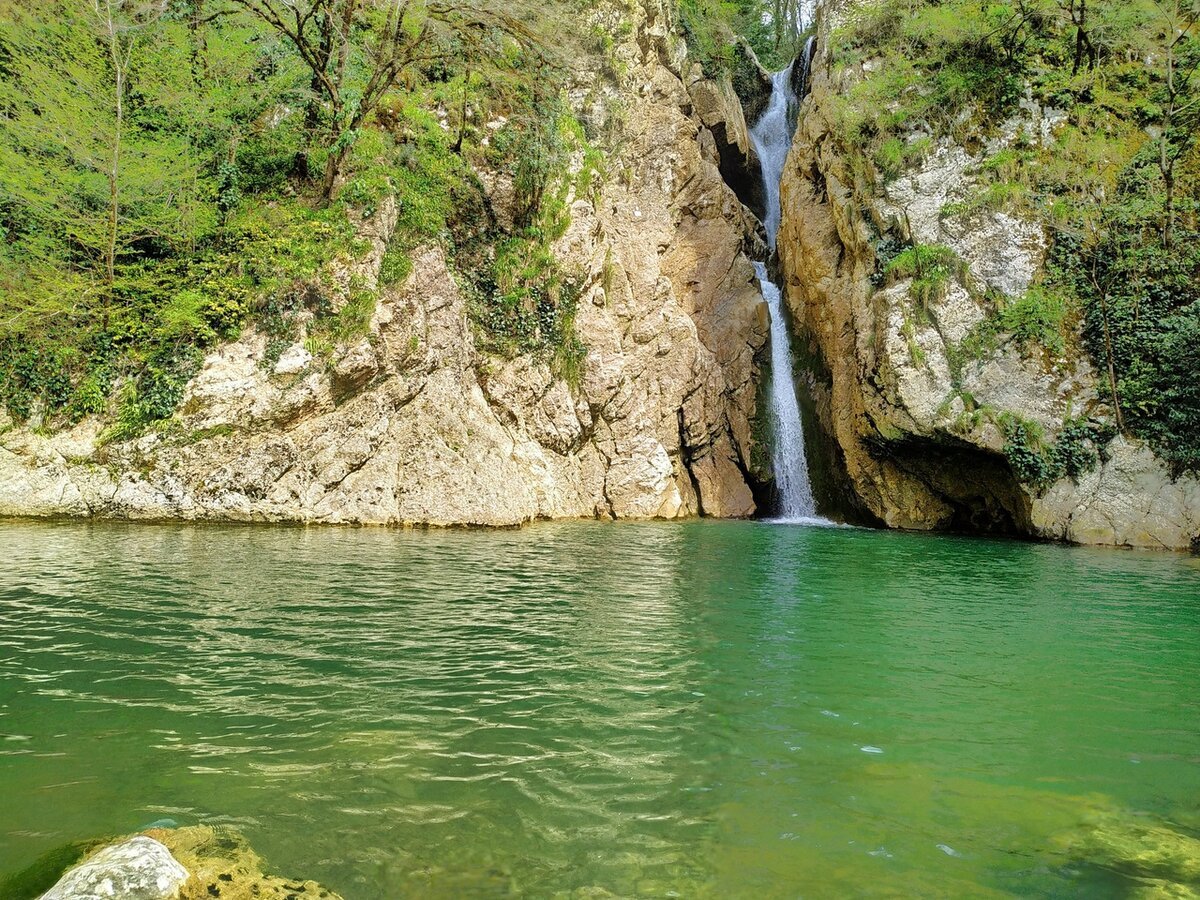 Агурскими водопадами. Агурское ущелье Абхазия. Агурские водопады. Агурский водопад Сочи фото. 53. Агурские водопады (Сочи).