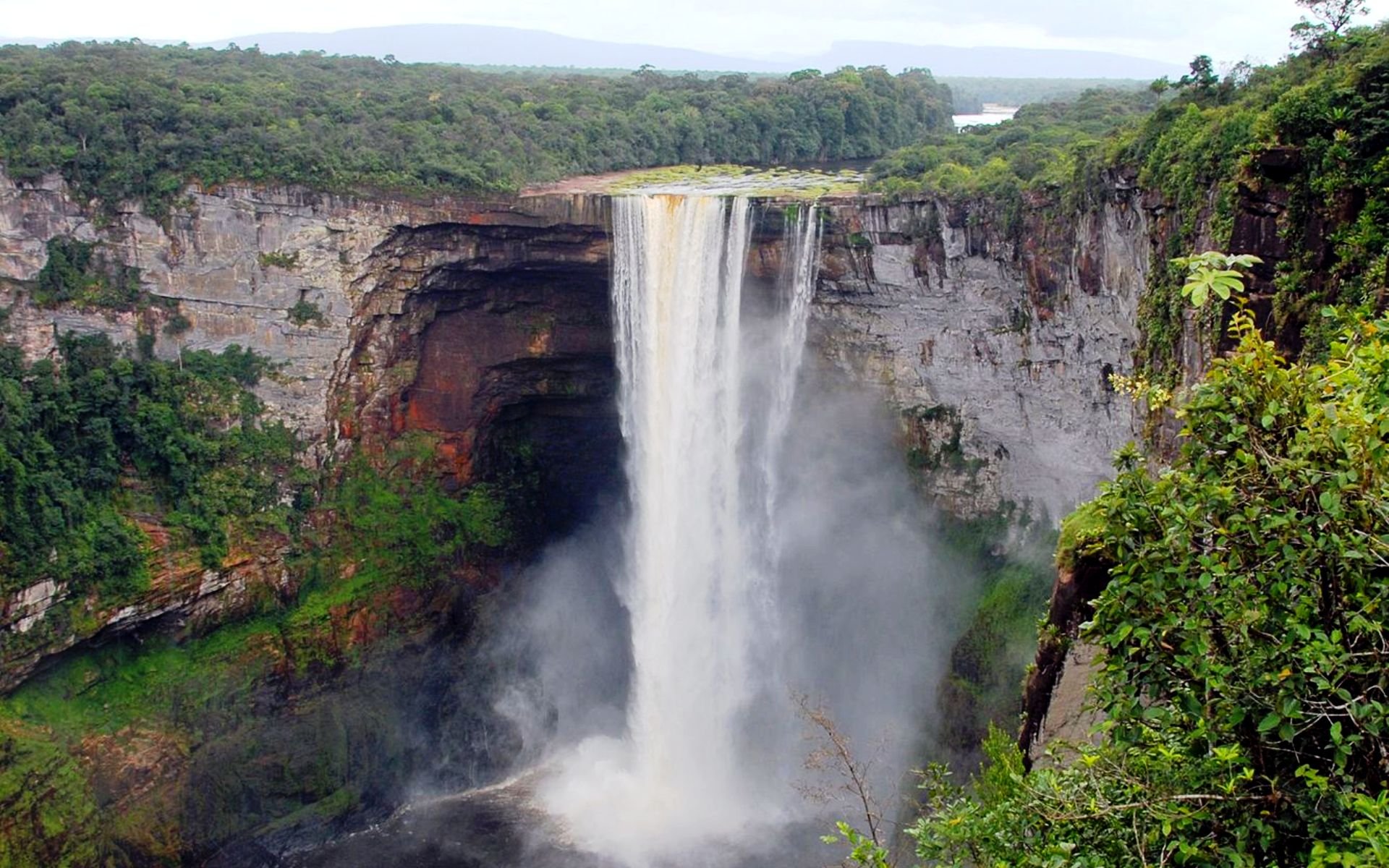 Водопад Стэнли в Африке