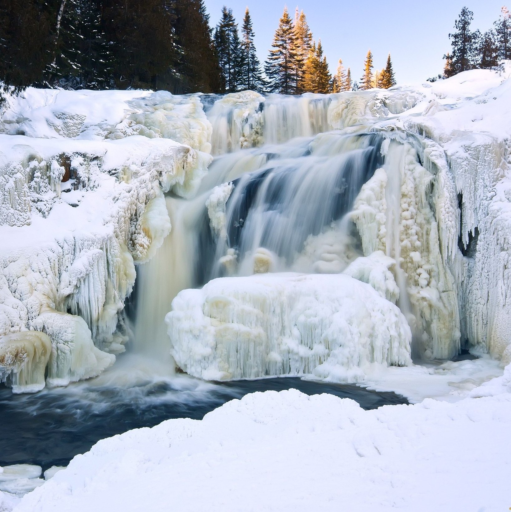 Рускеальские водопады зимой